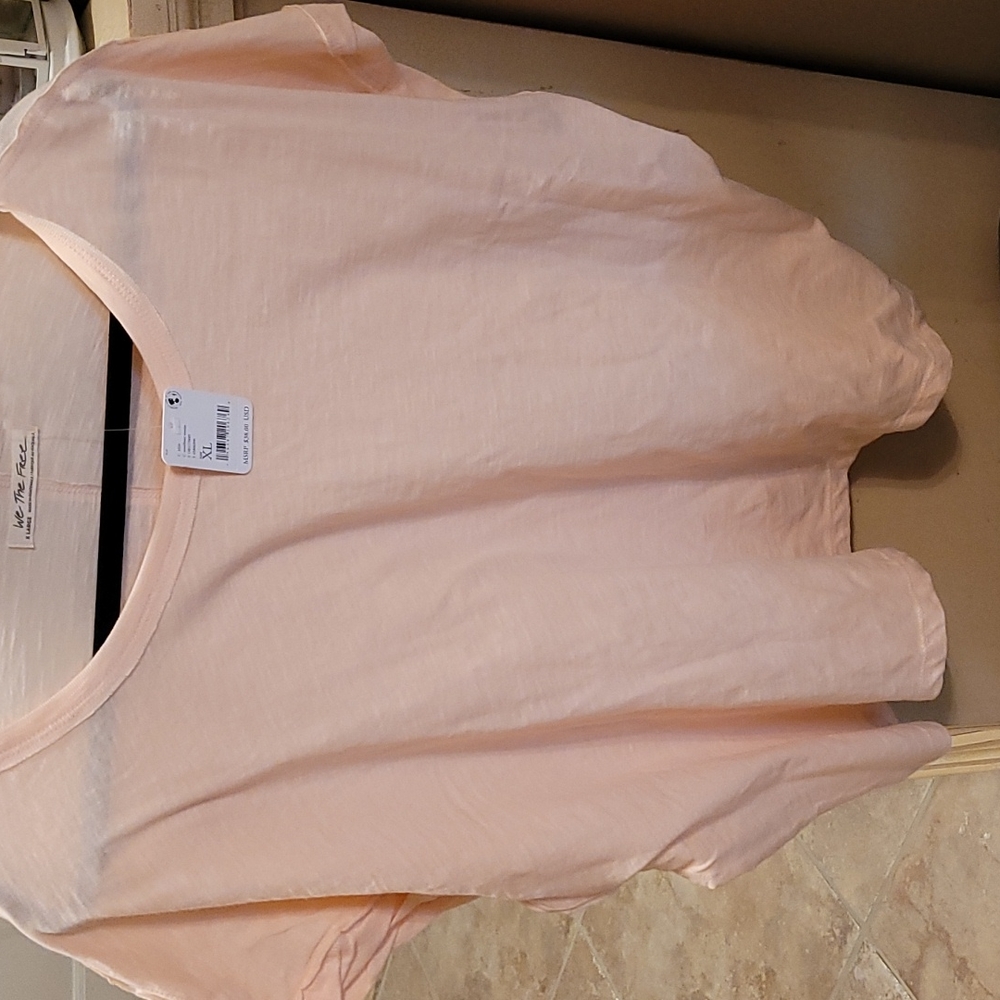 WE THE FREE peach tshirt size xl